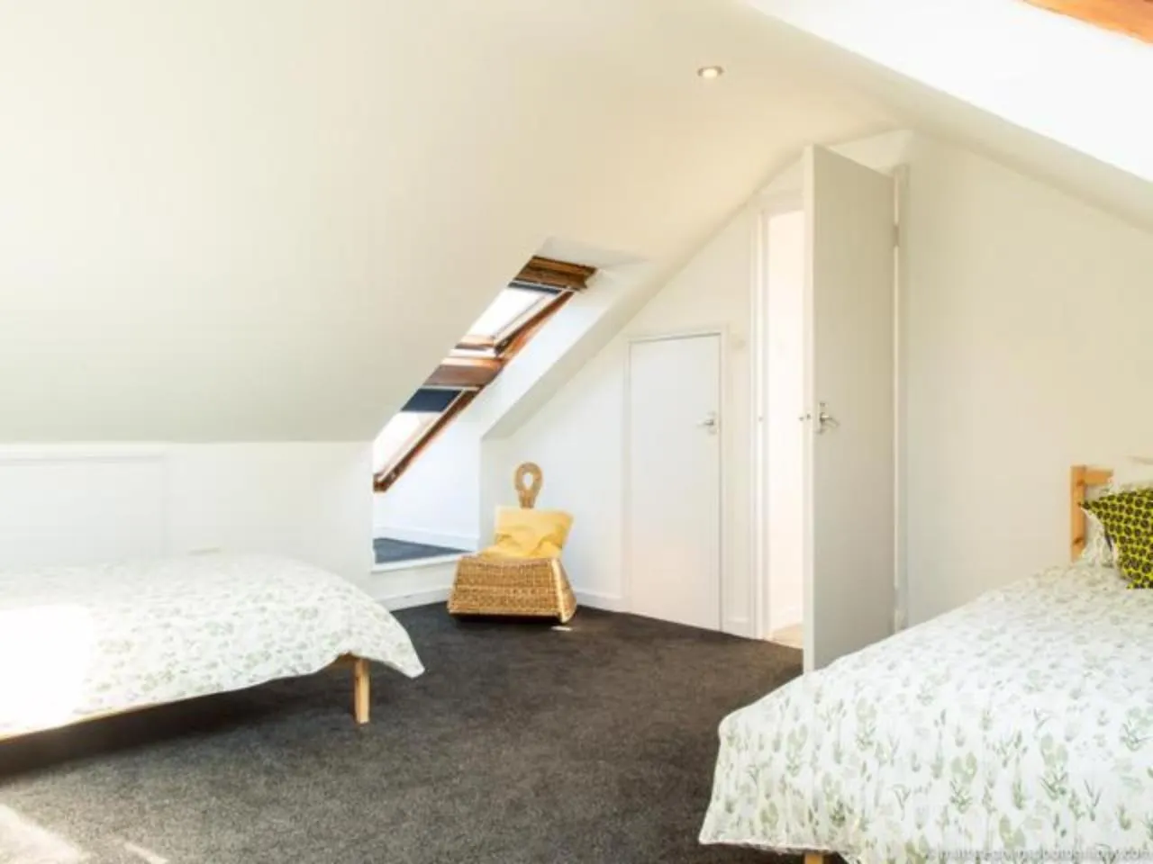 Classic Victorian House Sleeps 8 In East Brighton Apartment 0*,  United Kingdom