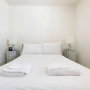 Holiday home Beautiful 2 Bedroom Mews House With Parking By The Beach, Brighton