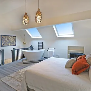 https://black-pearl-apartments.yorkshirehotels.net
